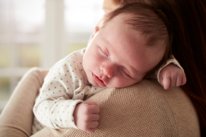 Bébé arrive plus tôt que prévu, rien n’est prêt. Voici comment accueillir bébé sereinement